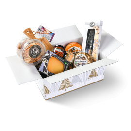 Doos met geschenkpakket waaronder kaasjes, kaasplankje, kaasmes etc. in de verpakking.