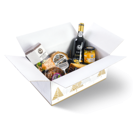 Een witte doos met daarin verschillende (kaas) producten gepresenteerd .