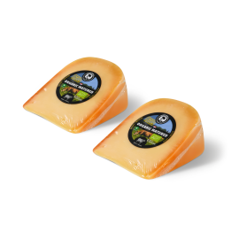 Twee stukjes kaas in de verpakking.