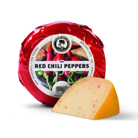 Baby kaas in de verpakking met een stukje ervoor.