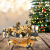Adventskalender auf einem Tisch mit einem Weihnachtsbaum im Hintergrund. Adventskalender auf einem Tisch mit einem Weihnachtsbaum im Hintergrund.