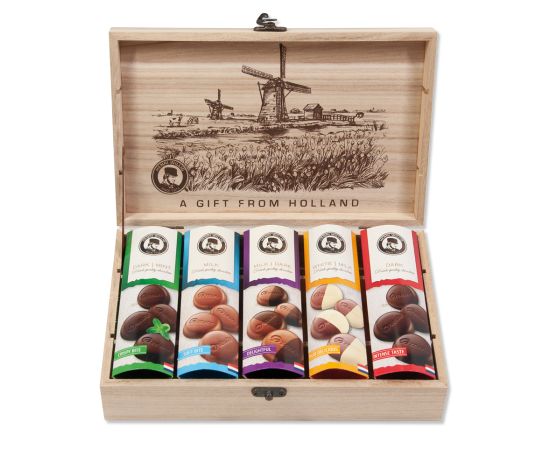 Chocolate pastilles (5 different flavors) in wooden box