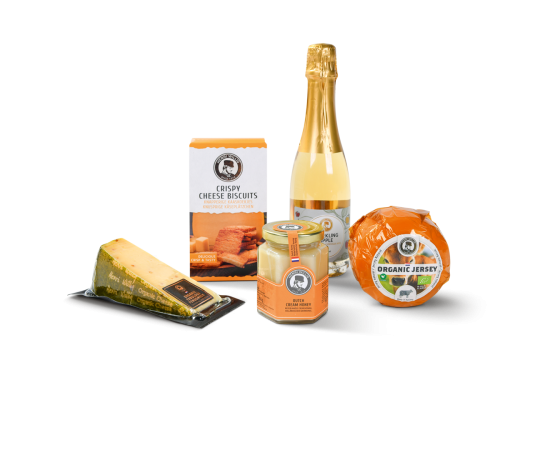 Petit fromage, une bouteille de boisson pétillante à la pomme, un pot de miel et des crackers au fromage.