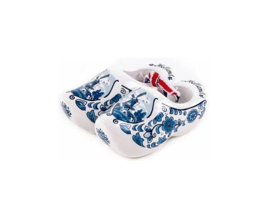 1 pair of clogs
