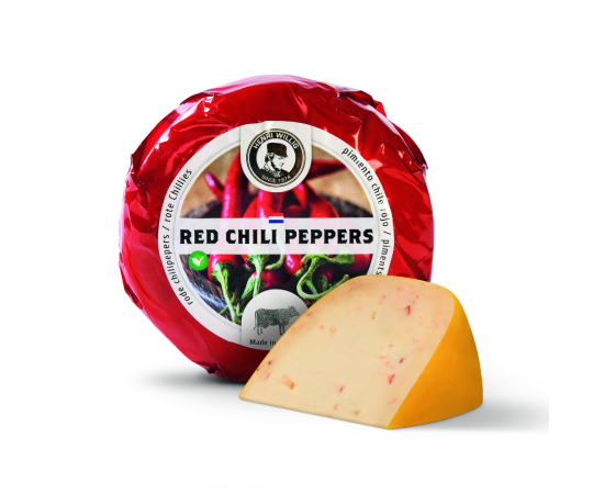 Baby Käse in der Verpackung mit einem Stück vorne.