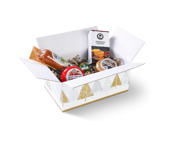 Open witte doos met daarin verschillende (kaas)producten gepresenteerd.