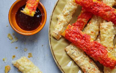 Crispy cheese sticks made of puff pastry
