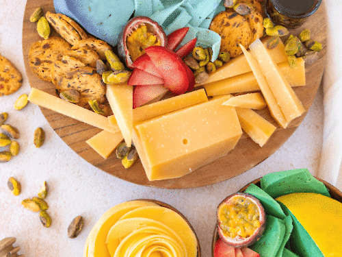 Cutting cheese like a pro: the cutest ways for a party on the table