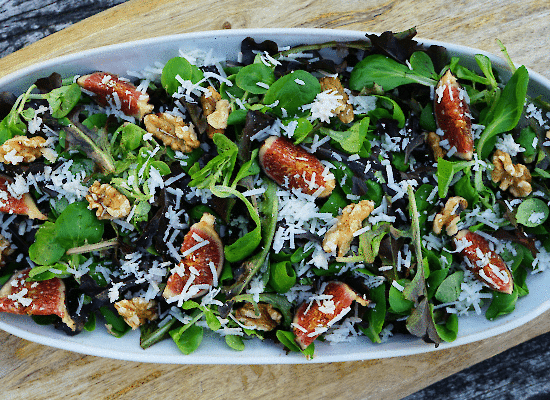 Sommerlicher Salat mit Feigen und Henri Willig Ziegenkäse