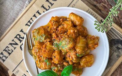 Gnocchi mit rotem Käsepesto