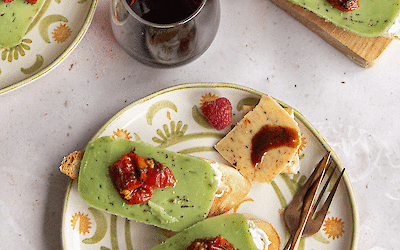 Bruschettas mit Ricotta und grünem Pesto