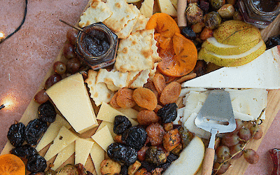 Winterliche Vorspeisenplatte mit geröstetem Gemüse