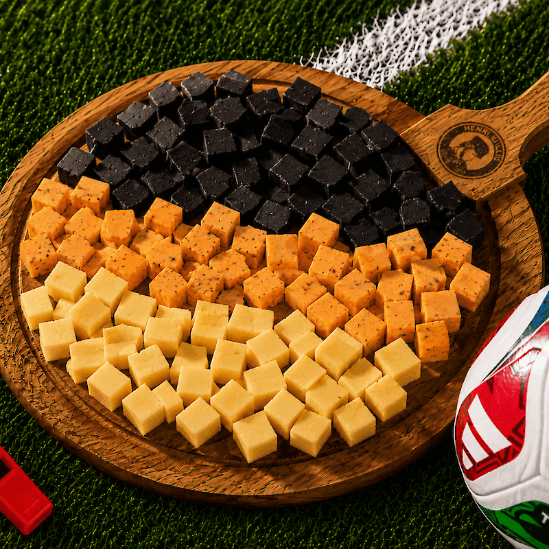 Gemeinsam Fußball und Käse genießen