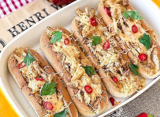 Broodje Pulled Chicken met Chili Kaas